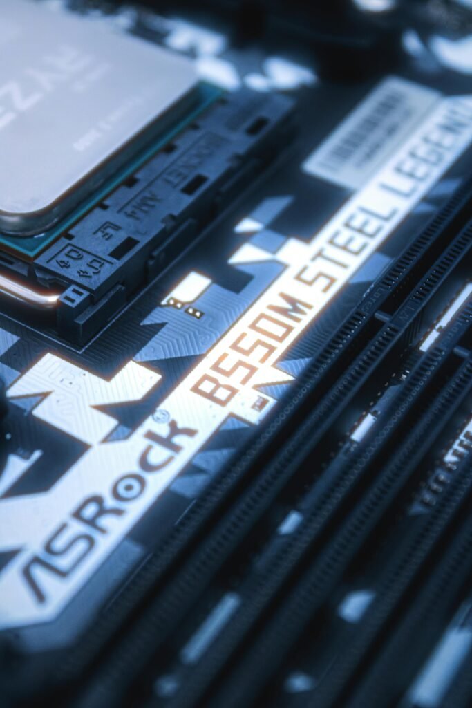 pexels-alexandrep-junior-33798612-683x1024 Placa-mãe: Guia Completo para Escolher o Modelo Certo Sem Jogar Dinheiro Fora