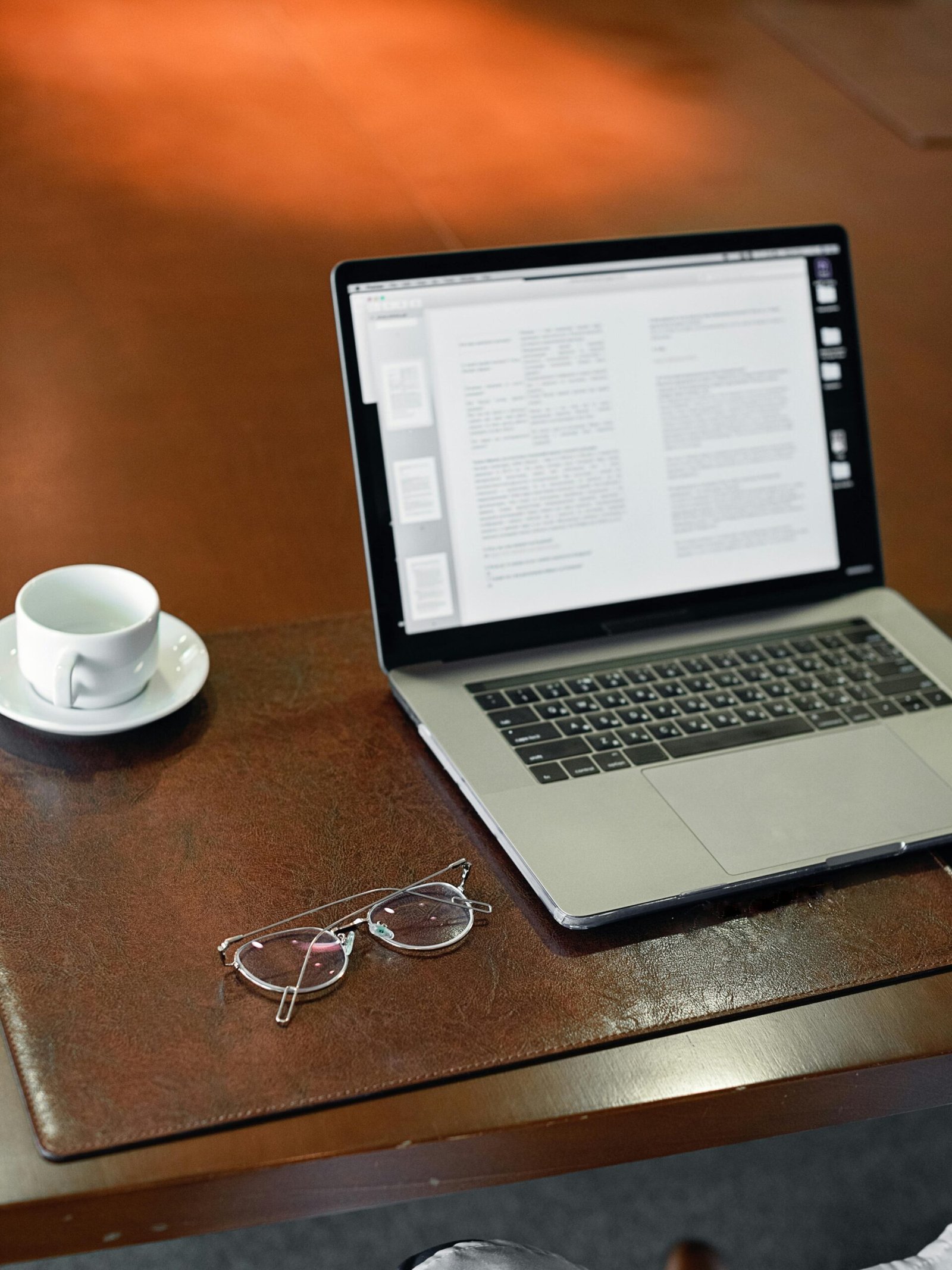 pexels-mikhail-nilov-8939044-edited-scaled 5 Notebooks Baratos para Estudar e Trabalhar Sem Gastar Muito em 2026